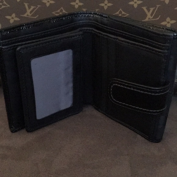 Small Coach wallet. Authentic. Great condition. - Picture 3 of 5